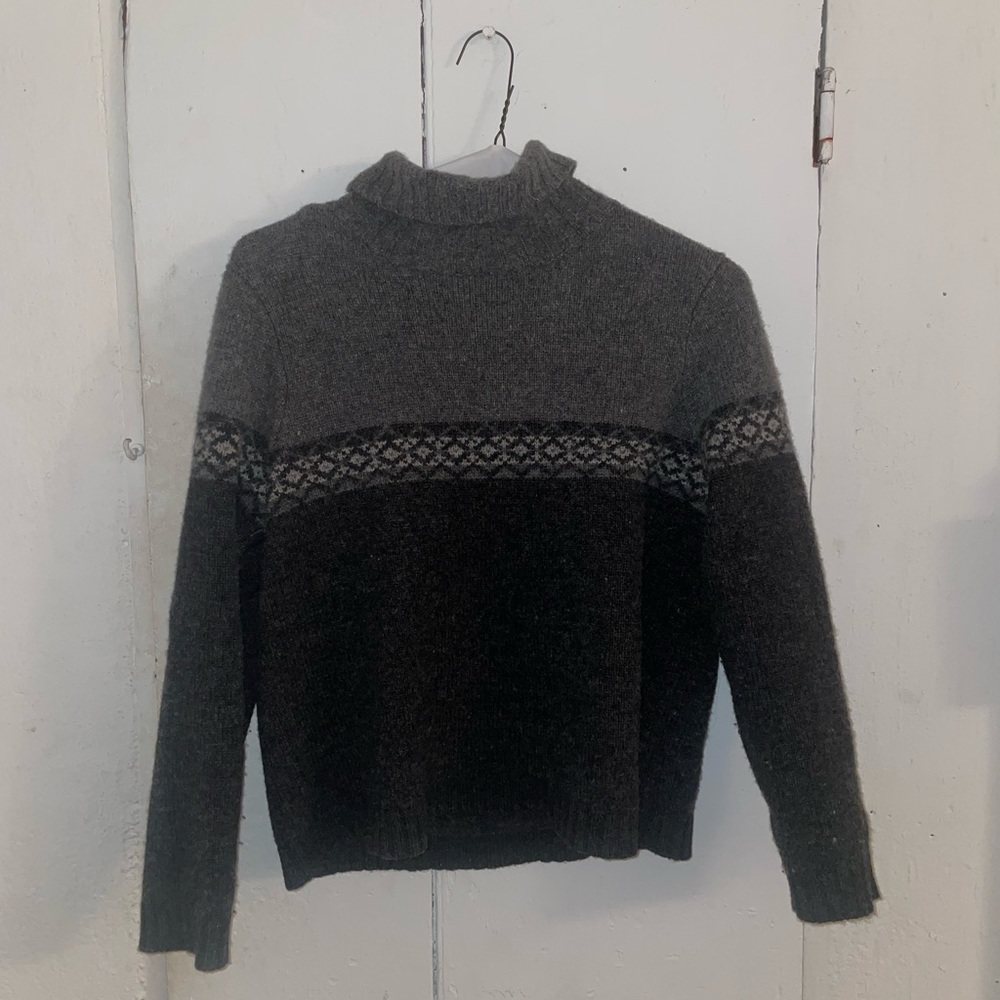 Eddie Bauer 100% Lambswool sweater